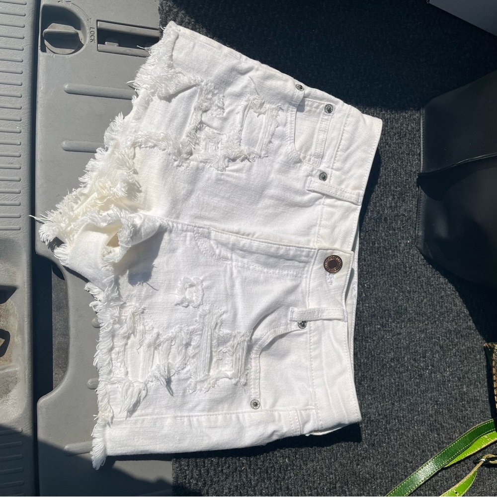American eagle white shorts